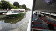 Der Khlong Phasi Charoen soll als Pilotstrecke für Schulboote und Wassertaxis dienen. Archivbild: epa/Narong Sangnak