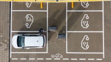 «Tankstelle» für E-Autos: Aufladen ist nicht schwer, aber ein paar grundlegende Dinge sollte man schon berücksichtigen - am besten bereits vor dem Kauf. Foto: Sebastian Kahnert/dpa/dpa-tmn