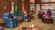Ein vom saudischen Königspalast zur Verfügung gestelltes Foto zeigt den saudischen Kronprinzen Mohammed bin Salman (2-L) bei einem Treffen mit US-Außenminister Marco Rubio (L) in Dschidda. Foto: EPA-EFE/Bandar Aljaloud