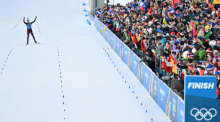Olympische Winterspiele Mailand Cortina 2026, Biathlon, Staffel 4 x 6 km, Mixed, Franziska Preuß aus Deutschland läuft als Dritte ins Ziel ein. Foto: Hendrik Schmidt/dpa
