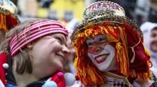 Weiberfastnacht: Start des Straßenkarnevals