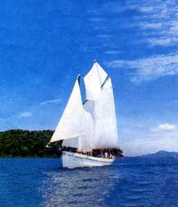 Das Segelschiff Seraph wurde von Phuket nach Pattaya gebracht. Hier kann es für kurze Kreuzfahrten bestiegen und auch privat für Touren gechartert werden.