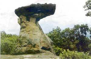 Nang Usas Turm ist eine selstsame Steinformation.