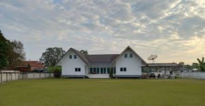 Neuer Preis: Moderne Villa in Chiang Mai (San Sai)/Thailand mit Bergblick
