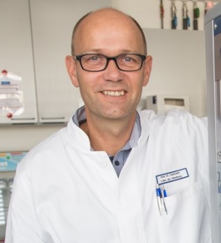 Holger Hackstein, Leiter der Abteilung für Transfusionsmedizin der Friedrich-Alexander-Universität Erlangen-Nürnberg. Foto: Georg Pöhlein/Friedrich-Alexander-Universität