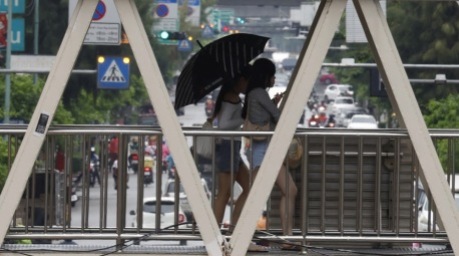 Der Südwestmonsun sorgt in weiten Teilen Thailands für unbeständiges Wetter. Foto: epa/Narong Sangnak