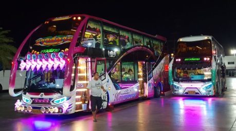 Rollende Kunstwerke: Aufwendig inszenierte VIP-Busse verwandeln jede Nachtfahrt in ein Erlebnis. Foto: Rüegsegger