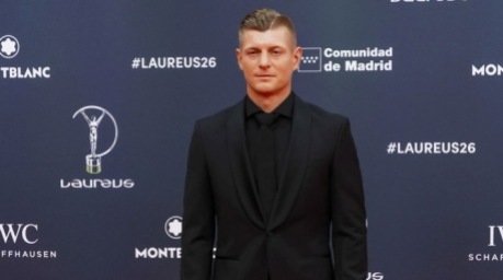 Toni Kroos auf dem roten Teppich der Laureus World Sports Awards 2026 in Madrid. Foto: EPA/J.j. Guillen