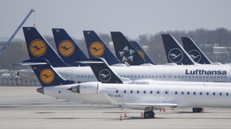 Auf Münchner Flughafen sind Flugzeuge der Lufthansa abgestellt. Foto: epa/Lukas Barth-tuttas