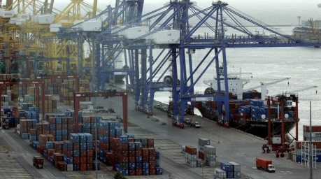 Der Hafen Laem Chabang soll durch Ausbauprojekte und Reformen zu einem führenden Logistikzentrum der Region werden. Foto: epa/Rungroj Yongrit