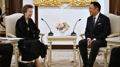Prinzessin Anne traf Premierminister Anutin Charnvirakul zu einem Gespräch über die bilateralen Beziehungen zwischen dem Vereinigten Königreich und Thailand. Bild: Government House. Foto: epa/Lillian Suwanrumpha