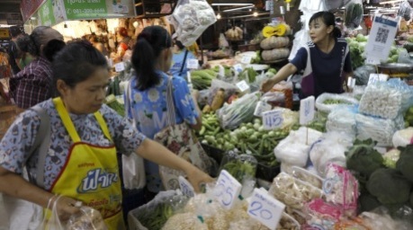 Millionen Menschen haben das Zuschussprogramm „Thai Help Thai Plus“ bereits in der ersten Woche nach dem Start genutzt. Foto: epa/Rungroj Yongrit