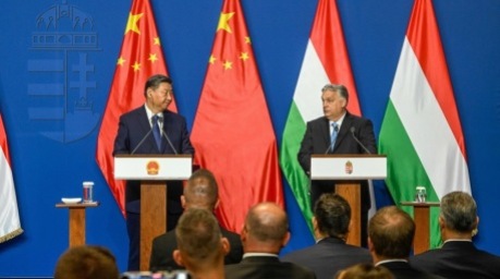 Chinesischer Präsident Xi Jinping besucht Ungarn. Foto: epa/Szilard Koszticsak Ungarn Aus