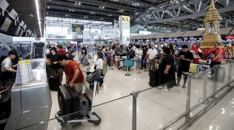 Check-in-Bereich auf dem Flughafen Suvarnabhumi in Bangkok. Foto: epa-efe/Rungroj Yongrit