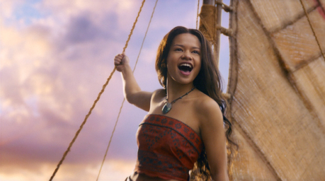 Vaiana segelt hinaus aufs offene Meer, um ihre Heimatinsel zu retten. Szene aus der Realverfilmung des Disney-Klassikers. Foto: Disney/dpa