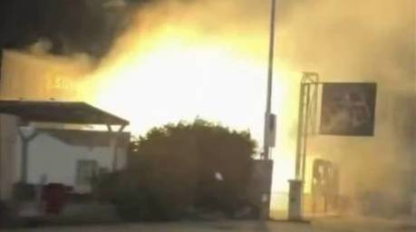 Das gezielt auf den Club gerichtete Feuerwerk sorgte in den frühen Morgenstunden für eine gewaltige Explosion und versetzte Anwohner in Schrecken. Bild: TMN.TV