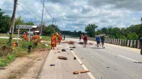 Nach der Tragödie in Mukdahan laufen die Ermittlungen, während Opfer und Angehörige betreut werden. Bild: JS100 Radio