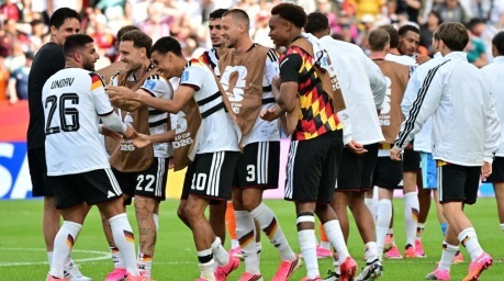 Deutsche Spieler feiern Torschütze Deniz Undav nach dem Sieg im WM-Gruppenspiel gegen die Elfenbeinküste in Toronto. Foto: epa/Eduardo Lima