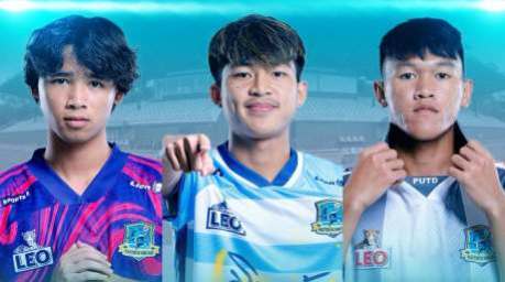 Vertragsverlängerung bei den Dolphins: Krithawut Sodachan, Korawit Wongkrai und Rattapong Promla bleiben Pattaya United auch in der Saison 2026/27 erhalten. Foto: Pattaya United