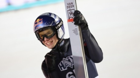 Der deutsche Andreas Wellinger reagiert im Zielbereich während des HS140-Einzelwettbewerbs der Herren beim FIS Skisprung-Weltcup in Lillehammer. Foto: epa/Geir Olsen Norwegen Out