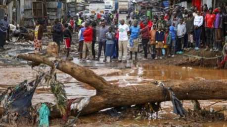 Nach den Sturzfluten in Kenia steigt die Zahl der Todesopfer weiter an. Foto: epa/Daniel Irungu