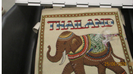 Das sichergestellte Heroin war in einer Stofftasche mit Thailand-Motiv verborgen. Bild: Australian Federal Police (AFP)