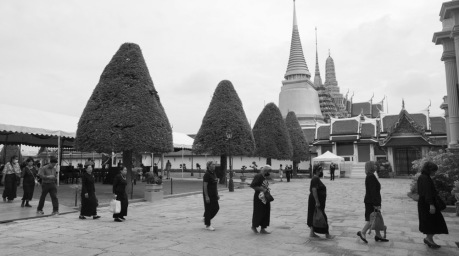 Im Rahmen der Trauerfeierlichkeiten für Königinmutter Sirikit gelten am 25. und 26. Juni geänderte Besuchszeiten im Grand Palace und Wat Phra Kaew in Bangkok. Foto: epa/Rungroj Yongrit