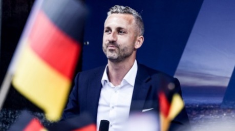Ulrich Siegmund spricht bei einer AfD-Kundgebung vor dem Roten Rathaus in Berlin. Foto: EPA/Filip Singer