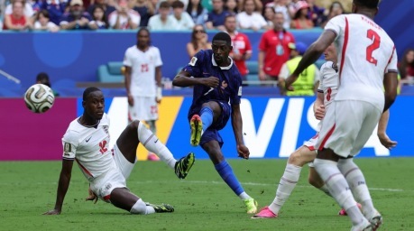 Ousmane Dembélé erzielt das 4:5 im WM-Spiel um Platz drei zwischen Frankreich und England in Miami. Foto: epa/Cristobal Herrera-ulashkevich