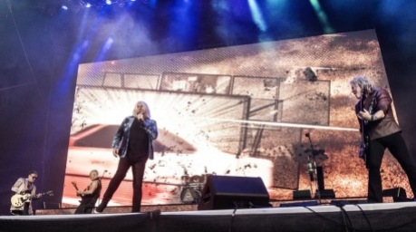Def Leppard tritt beim Rockfestival Copenhell in Kopenhagen auf. Foto: epa/Helle Arensbak