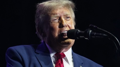 Donald Trump spricht zum Auftakt der 16-tägigen Great American State Fair auf der National Mall in Washington. Foto: EPA/Bonnie Cash/pool