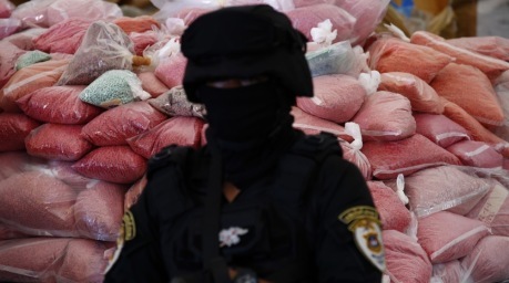 Während der viertägigen Aktion werden insgesamt 77,9 Tonnen beschlagnahmter Drogen in Spezialöfen vernichtet. Foto: epa/Narong Sangnak