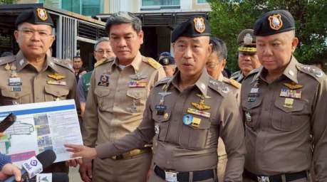 Pol Gen Samran Nuanma erläutert den Ermittlungsstand und präsentiert Details der großangelegten Razzia gegen mutmaßliche Nominee-Unternehmen in Chiang Mai. Foto: Royal Thai Police