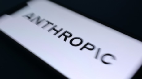 Das Logo des KI-Unternehmens Anthropic ist auf einem Smartphone zu sehen. Mehrere führende KI- und Technologieunternehmen bereiten einen Börsengang vor. Foto: epa/Adam Vaughan