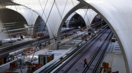 Innenansicht der Baustelle des neuen Tiefbahnhofs Stuttgart 21. Die Inbetriebnahme ist für Dezember 2026 geplant. Foto: EPA/Ronald Wittek
