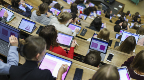 Studenten der Humanmedizin sitzen in einer Vorlesung im Anatomie-Hörsaal an der Medizinischen Fakultät der Universität Leipzig. Foto: Jan Woitas/dpa