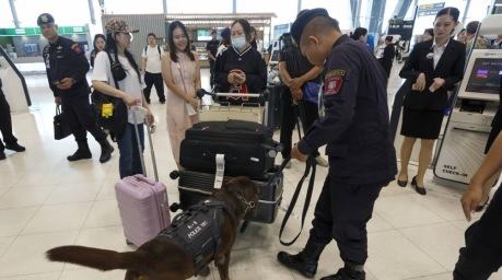 Thailand reagiert auf den Heroin-Schmuggelfall mit strengeren Kontrollen für Flugbesatzungen und erweiterten Ermittlungen. Foto: epa/Rungroj Yongrit