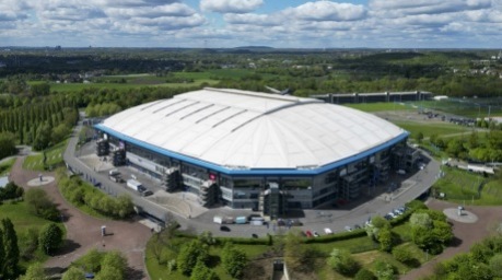 Ein Blick auf die Veltins-Arena, das Heimstadion des FC Schalke 04 und Austragungsort der bevorstehenden UEFA EURO 2024, in Gelsenkirchen. Foto: epa/Christopher Neundorf