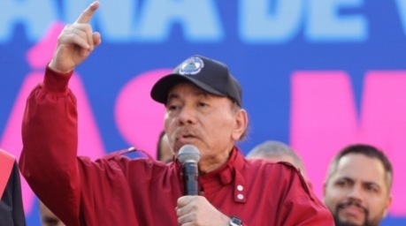 Nicaraguas Präsident Daniel Ortega spricht bei einer Veranstaltung mit Venezuelas Präsident Nicolás Maduro in Caracas. Foto: EPA/Ronald Peña R.