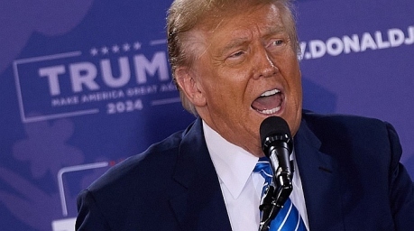 Der republikanische Präsident Donald J. Trump spricht während seines Commit in Las Vegas. Foto: EPA-EFE/Allison Dinner