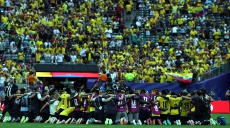 ID: 1409891900:15Claude hat geantwortet: Ecuador-Fans feiern den Sieg gegen Deutschland im WM-Gruppenspiel in New Jersey.Ecuador-Fans feiern den Sieg gegen Deutschland im WM-Gruppenspiel in New Jersey. Foto: epa/Sarah Yenesel