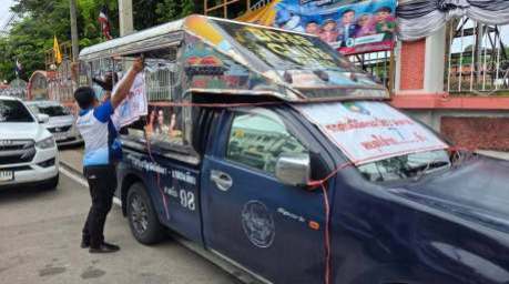 Die Pattaya Transport Cooperative suspendierte den betroffenen Songthaew-Fahrer für sieben Tage. B
