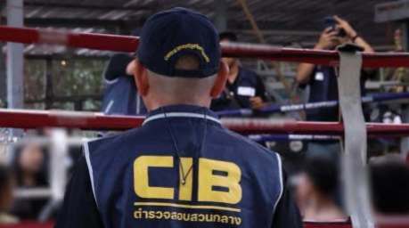Ermittler der Central Investigation Bureau kontrollieren das Muay-Thai-Trainingslager in Rayong im Rahmen der Ermittlungen wegen des Verdachts der Vermittlung Minderjähriger. Bild: Central Investigation Bureau (CIB)
