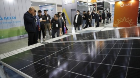 Solarenergie soll nach dem neuen Stromentwicklungsplan eine tragende Rolle in Thailands künftiger Energieversorgung übernehmen. Foto: epa/Rungroj Yongrit