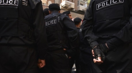 Armische Polizisten blockieren eine Straße. Archivfoto: epa/NAREK ALEKSANYAN