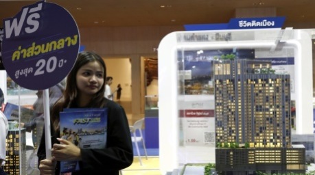 Eigentumswohnungen in Thailand könnten künftig verstärkt für ausländische Käufer geöffnet werden. Kritiker warnen vor möglichen Folgen für den heimischen Immobilienmarkt. Foto: epa/Rungroj Yongrit