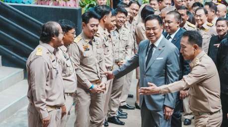 Premierminister Anutin Charnvirakul trifft in Pattaya zum Sicherheitsworkshop mit Bürgermeister Poramet Ngampichet zusammen. Bild: PR Pattaya