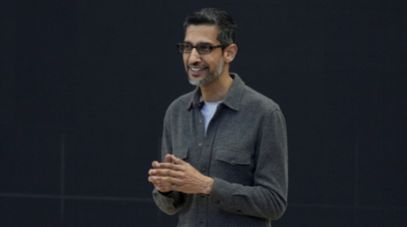 Sundar Pichai, CEO von Alphabet, spricht auf einer Google I/O Veranstaltung. Foto: Jeff Chiu/Ap/dpa