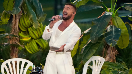 Ricky Martin tritt während der Halbzeitshow des Super Bowl LX auf. Ende August gibt er sein erstes Deutschland-Konzert seit zwölf Jahren. Foto: AP/dpa/charlie Riedel