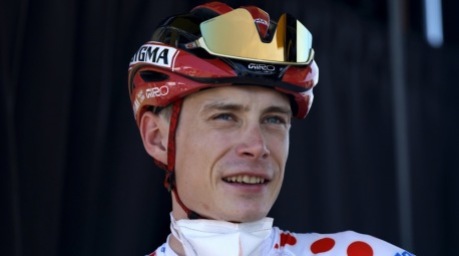 Jonas Vingegaard trägt als Führender der Bergwertung das gepunktete Trikot vor der neunten Etappe der Tour de France. Foto: Guillaume Horcajuelo/epa